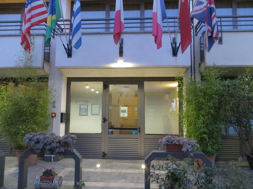 Hotel Seven Rooms Milan Exterior photo