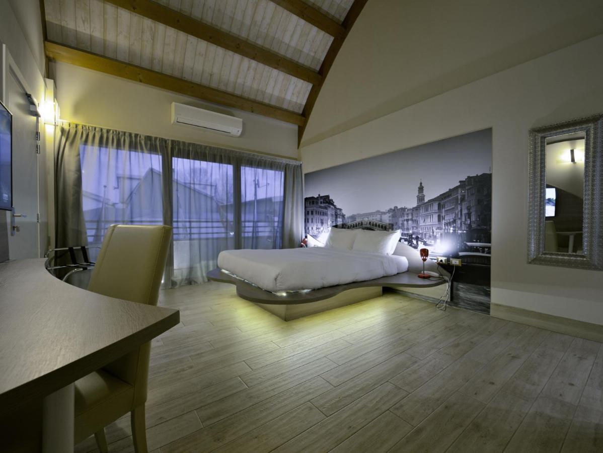 Hotel Seven Rooms Milan Exterior photo