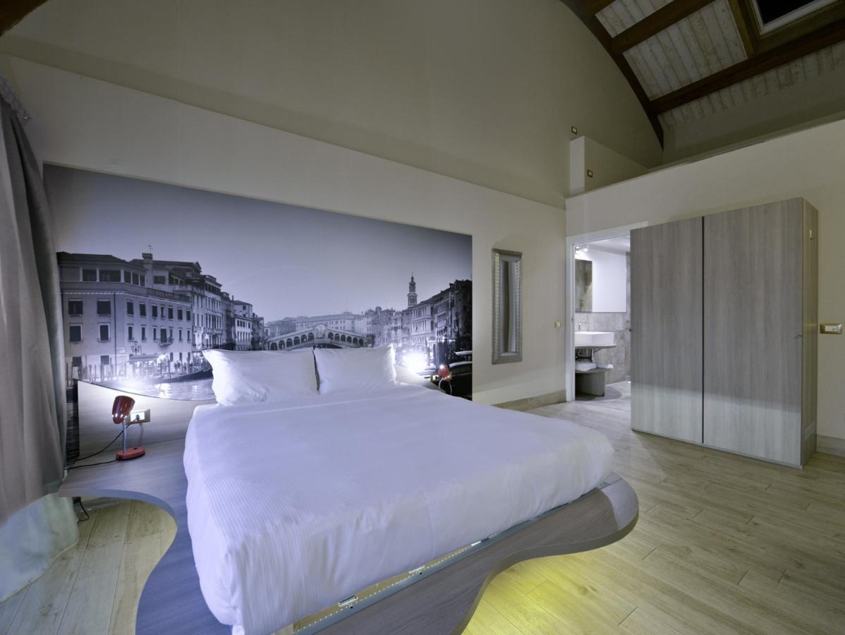 Hotel Seven Rooms Milan Exterior photo